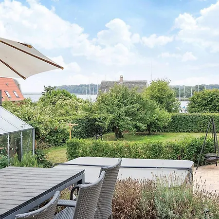 Ferienhaus 4 Star In *